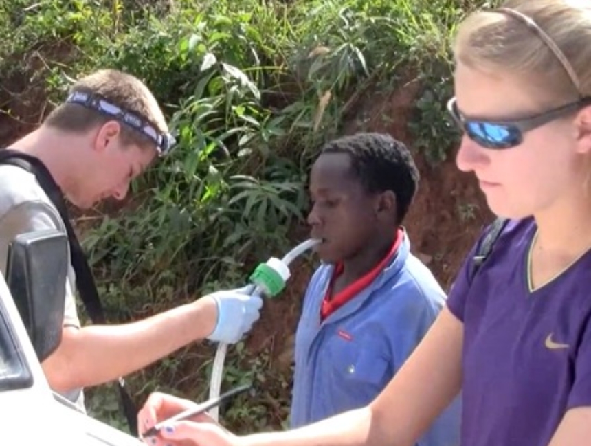 Mercer On Mission Ecuador team members work with community members.