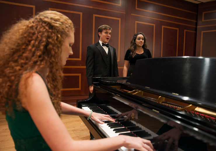 Pianist accompanies music students